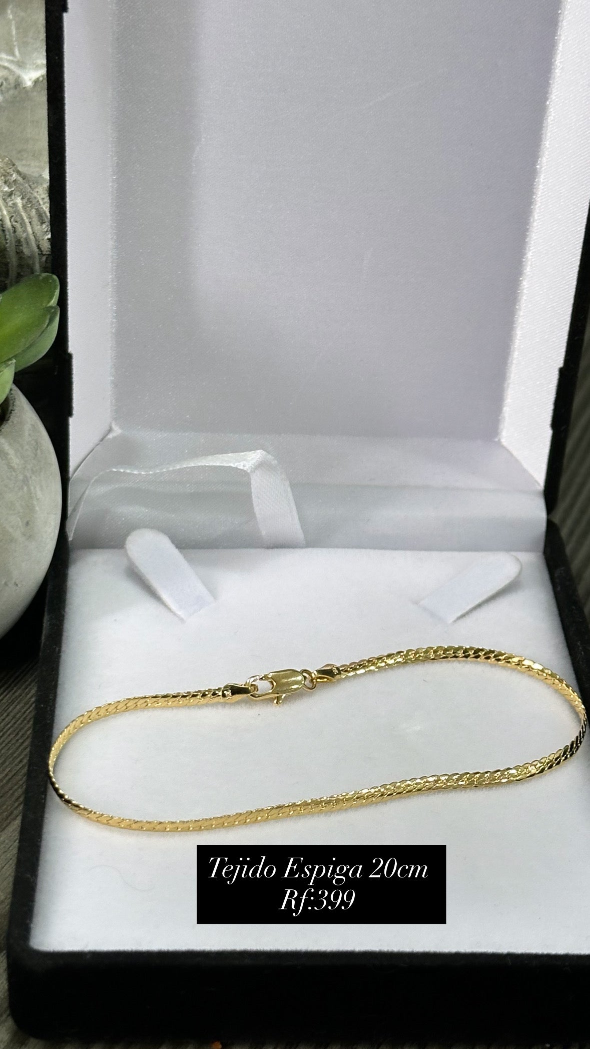 Pulsera dorada referencia 68