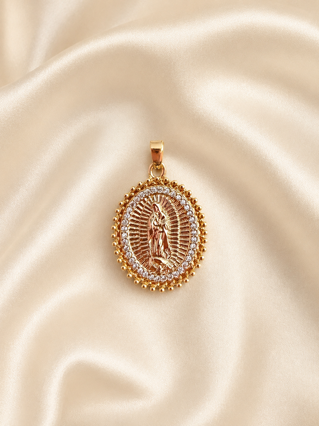 Dije Virgen Guadalupe Circones Blancos