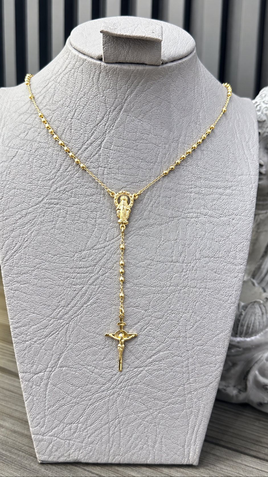 Camándula Virgen Milagrosa con figura central · 45 cm
