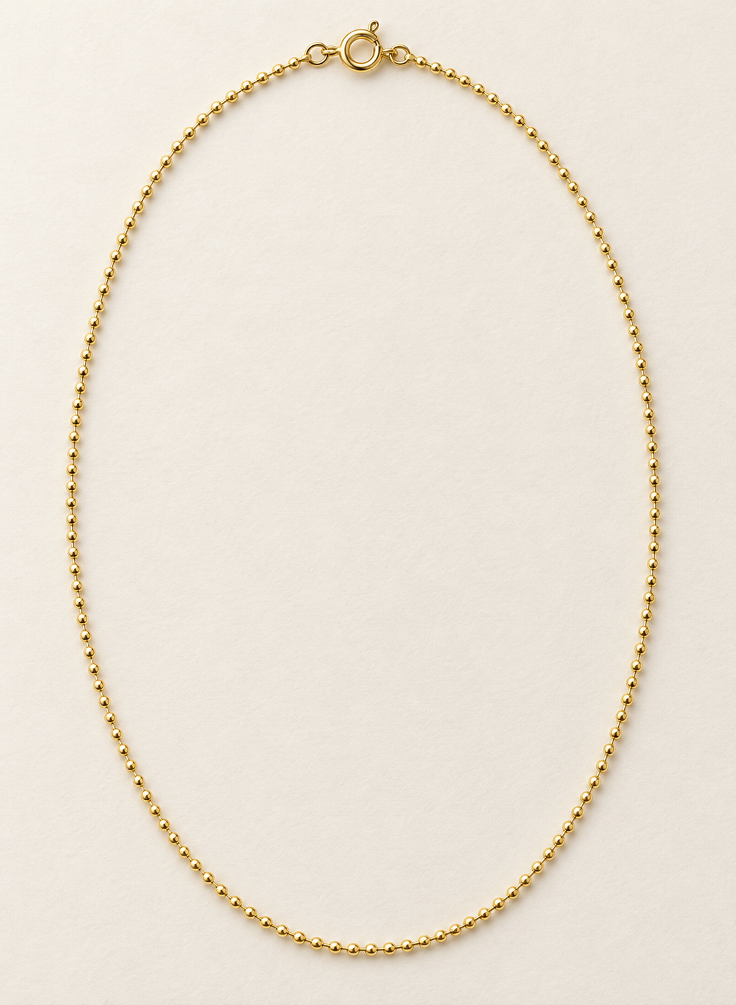 Vista completa ilustrativa de la cadena Balín liso de 45 cm y 0,8 mm en oro laminado 18K
