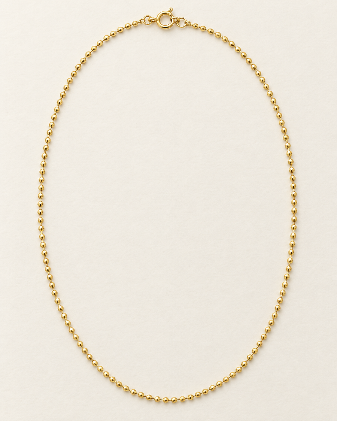 Vista completa ilustrativa de la cadena Balín diamantado de 45 cm y 0,8 mm en oro laminado 18K