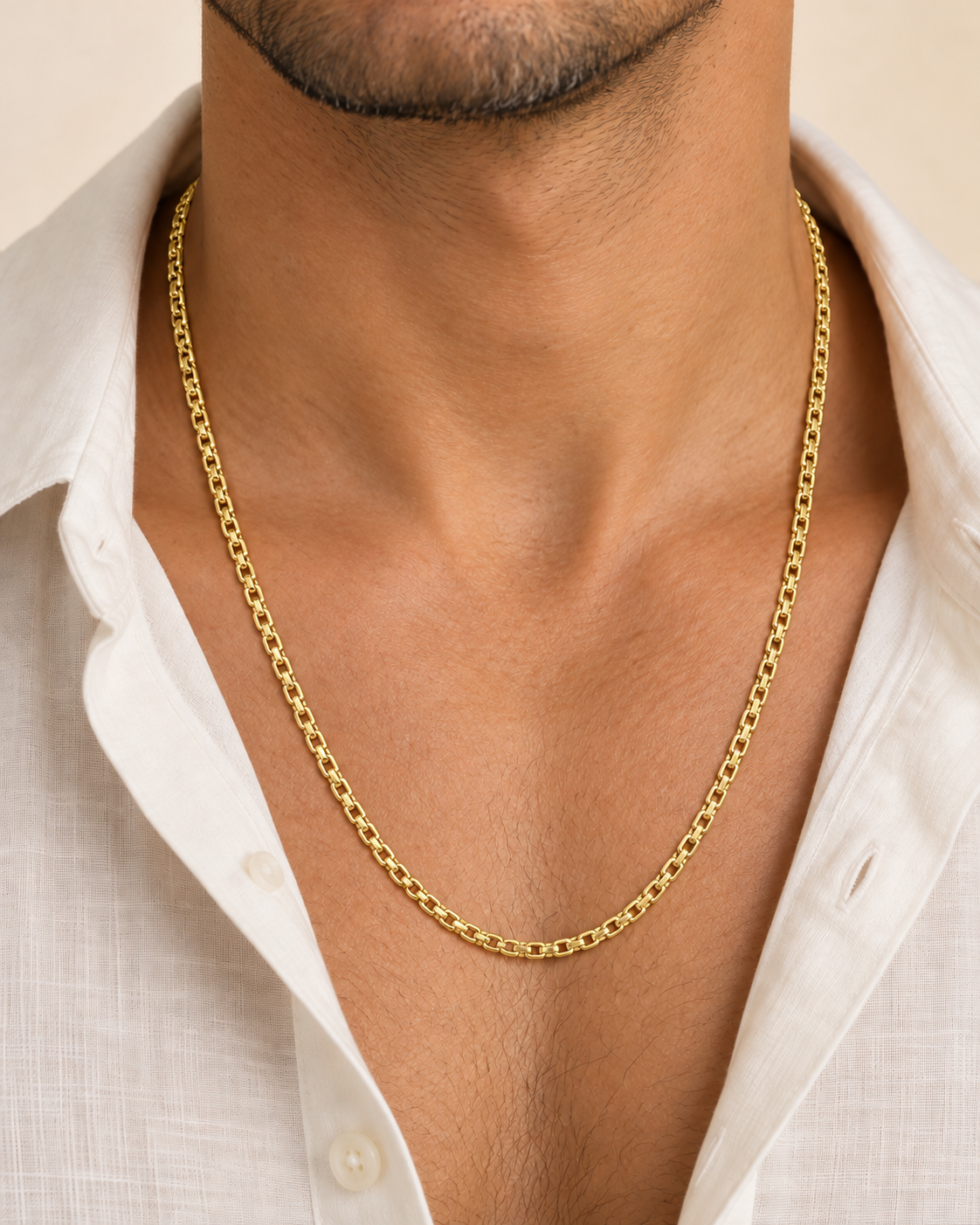 Vista sobre modelo ilustrativa de cadena Bismark de 60 cm y 2 mm en oro laminado 18K