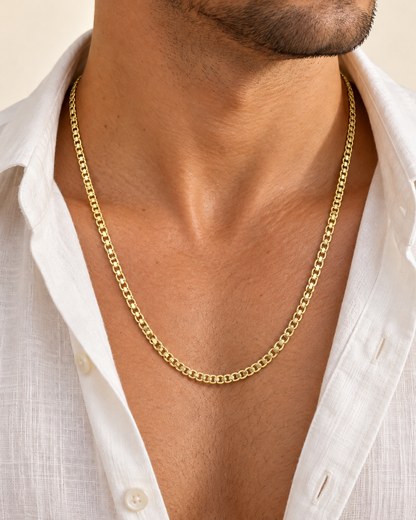 Vista sobre modelo ilustrativa de cadena Bismark de 60 cm y 3 mm en oro laminado 18K