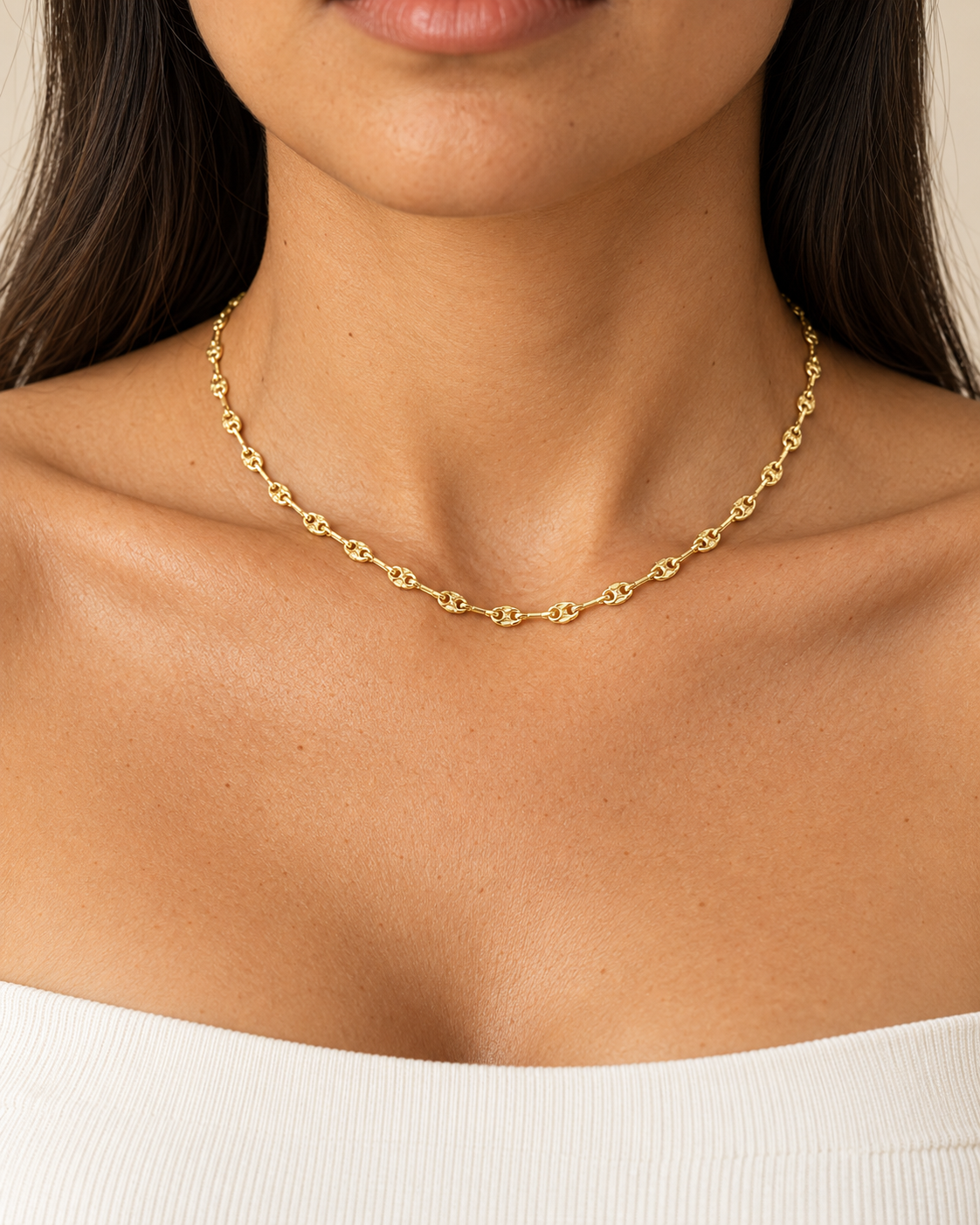Cadena Infinito de 40 cm y 3.5 mm en oro laminado 18K sobre modelo