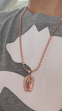 Cargar y reproducir el video en el visor de la galería, ¡Super Promoción! Cadena Militar Oro Rosada Laminado 18k con Dije Virgen De guadalupe
