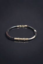 Load image into Gallery viewer, PULSERA ESPECIAL CAUCHO NEOPRENO BOLA 6M Y ENTORCHES TONO DORADO
